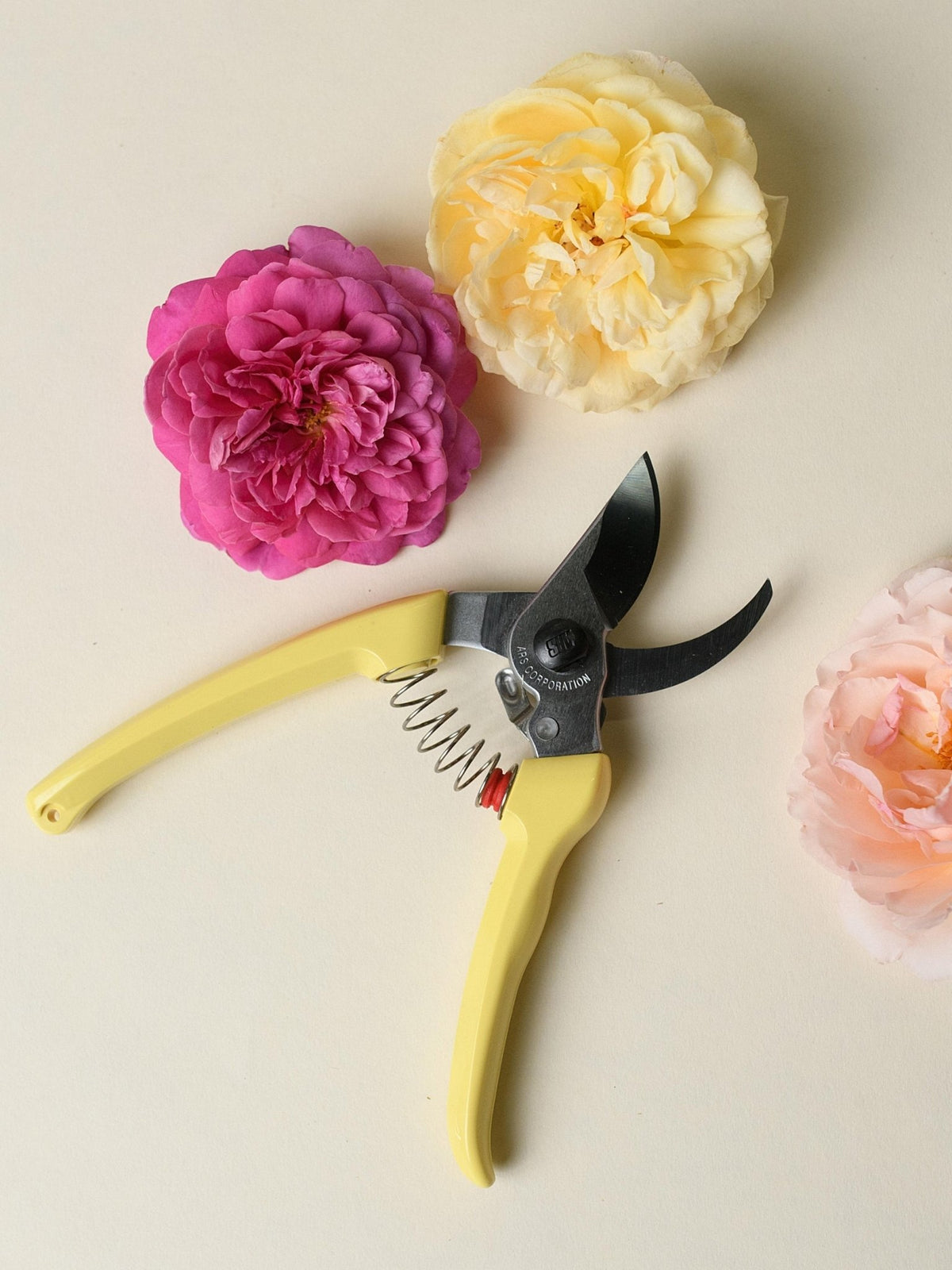 ARS 7-Inch Bypass Pruner Yellow - Menagerie Farm &amp; Flower